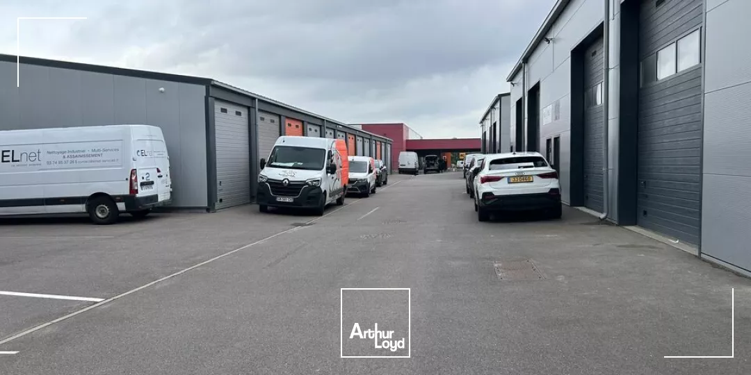 LOCAL D'ACTIVITE - ENTREPOT à LOUER de 145 m²