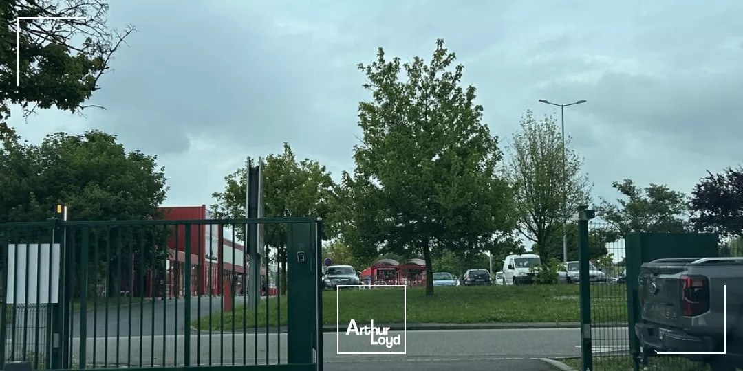 LOCAL D'ACTIVITE - ENTREPOT à LOUER de 145 m²