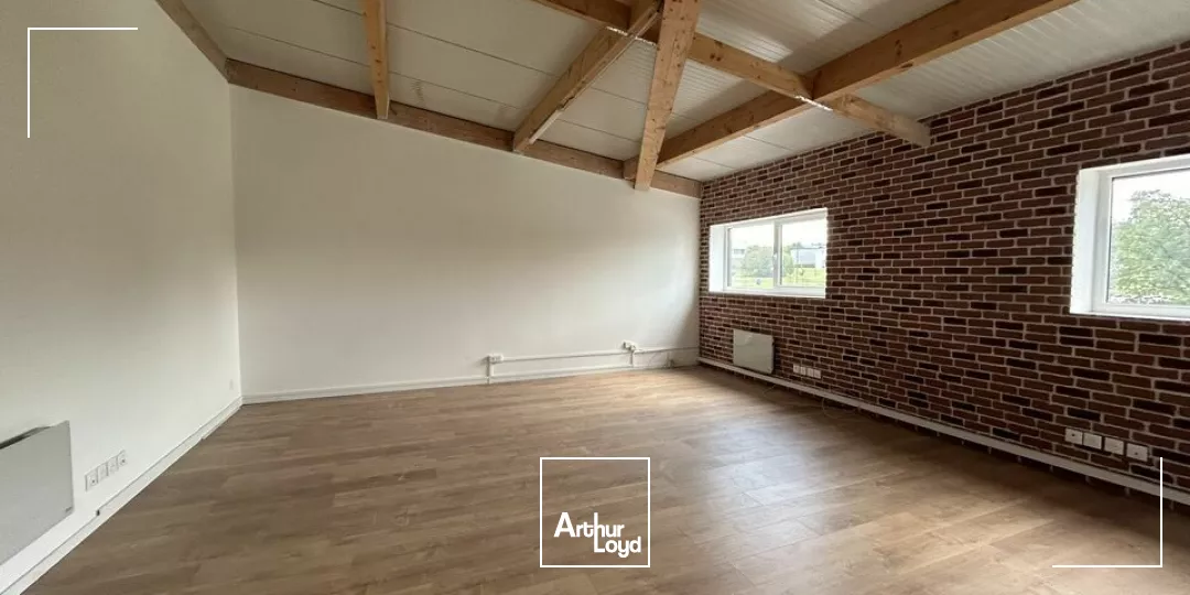 LOCAL D'ACTIVITE - ENTREPOT à LOUER de 145 m²