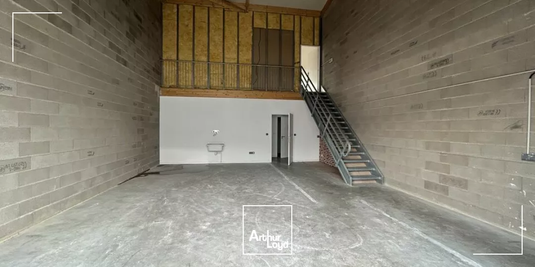 LOCAL D'ACTIVITE - ENTREPOT à LOUER de 145 m²