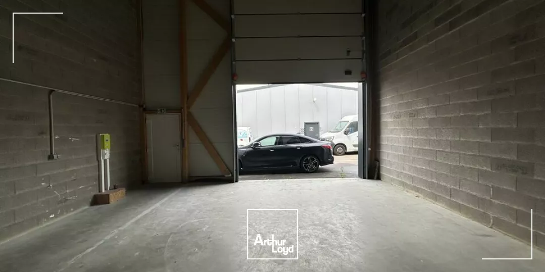 LOCAL D'ACTIVITE - ENTREPOT à LOUER de 145 m²