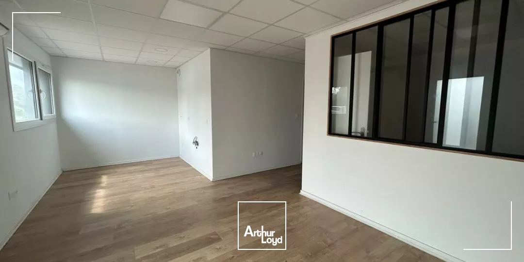 LOCAL D'ACTIVITE - ENTREPOT à LOUER de 145 m²