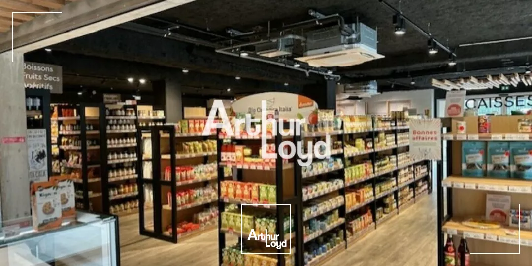 Rare - A louer locaux commerciaux 430 m² - Mandelieu la Napoule - Axe très passant