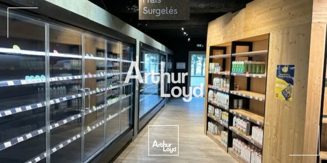 Rare - A louer locaux commerciaux 430 m² - Mandelieu la Napoule - Axe très passant