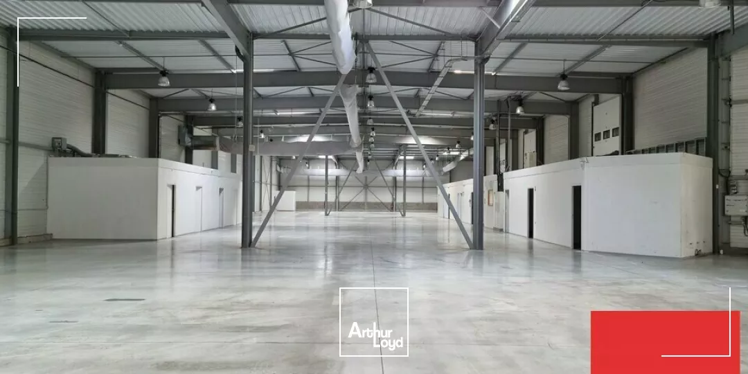 À VENDRE - LOCAL D'ACTIVITÉ DE 535M² - ZA CHASSENEUIL DU POITOU