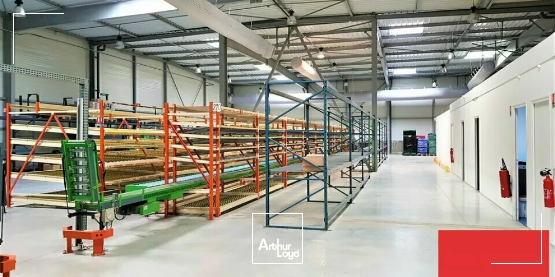 À VENDRE - LOCAL D'ACTIVITÉ DE 535M² - ZA CHASSENEUIL DU POITOU