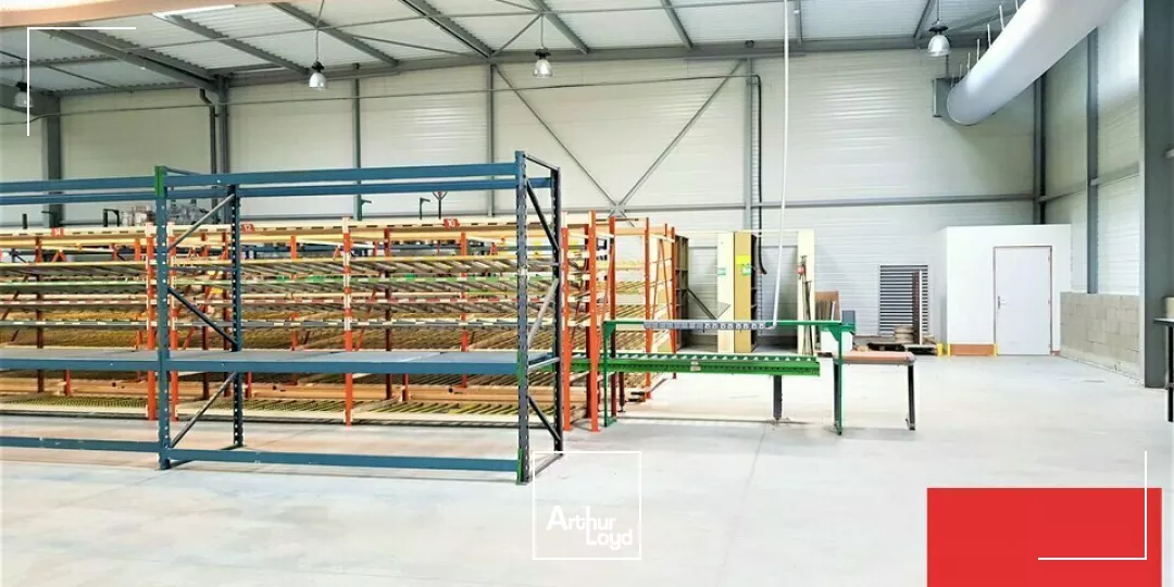 À VENDRE - LOCAL D'ACTIVITÉ DE 1939M² ZA CHASSENEUIL DU POITOU