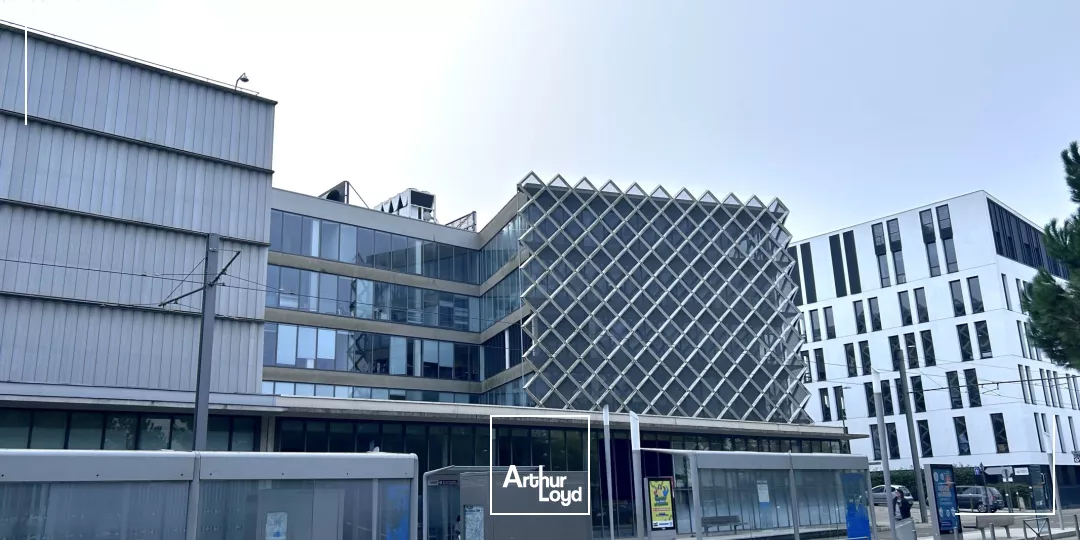 Location - Bureaux de 756 m² divisibles à partir de 252 m² - Lormont ZFU