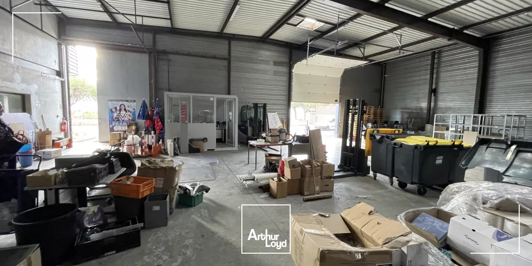 Locaux d'activités à louer - 1600 m2 - Axe direct autoroute