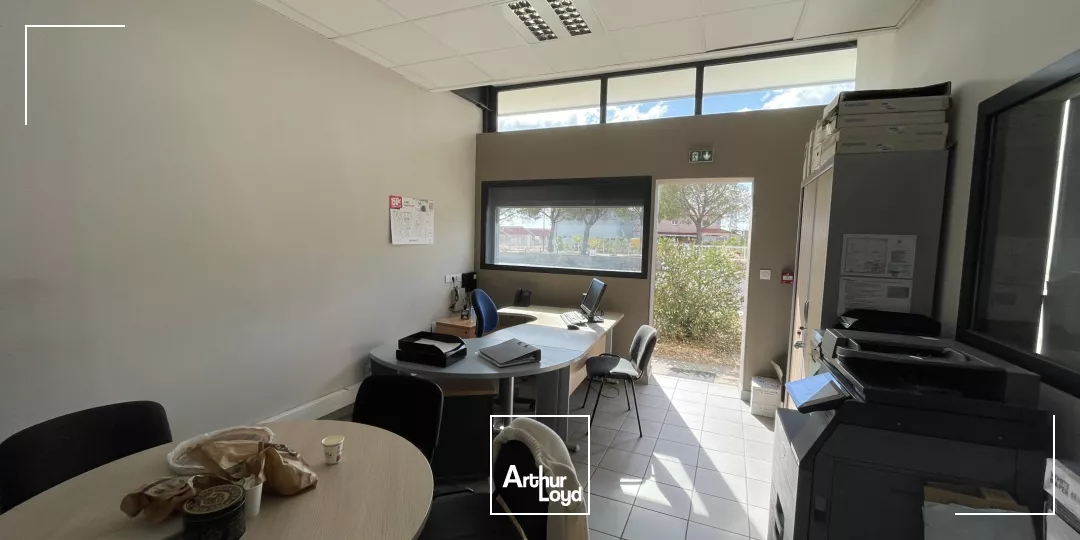 Locaux d'activités à louer - 1600 m2 - Axe direct autoroute