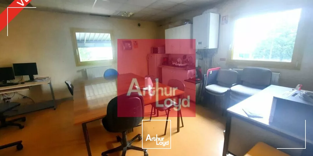 PONT DU CHATEAU A VENDRE LOCAL ACTIVITE 1048 M² - PARCELLE 3 955 M²