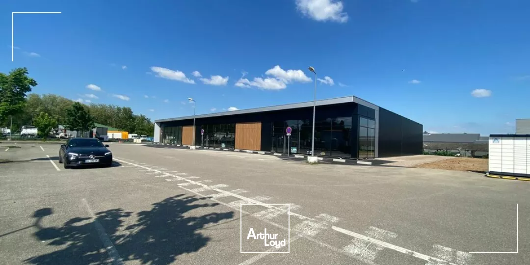 LOCAL COMMERCIAL à LOUER de 1266 m²