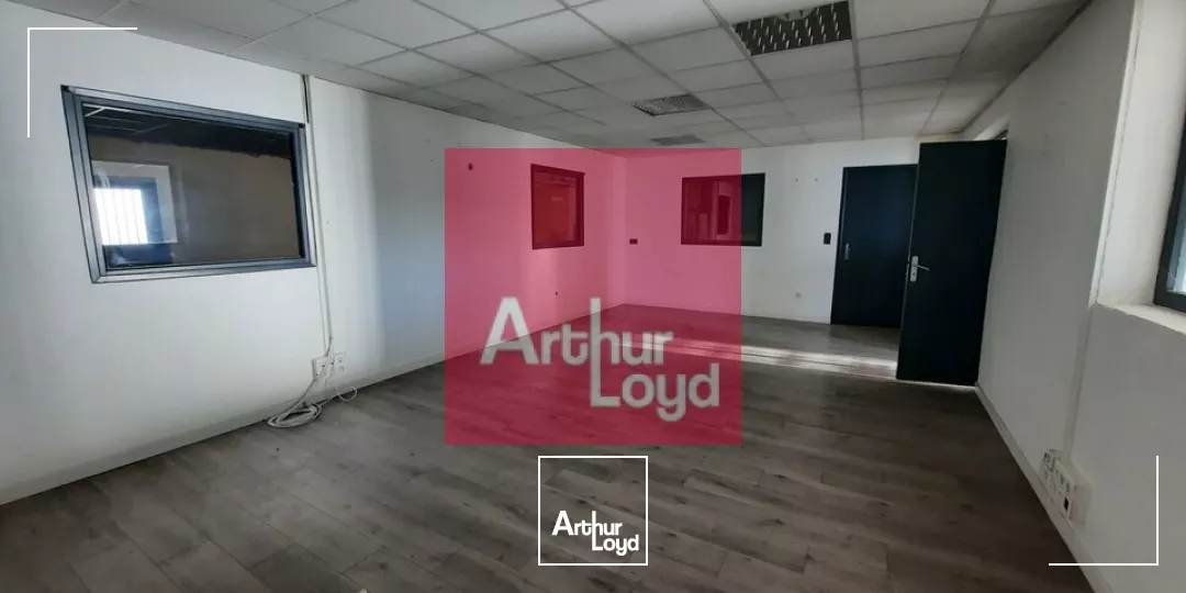 GERZAT A LOUER ENTREPOT 2400 M² - PARCELLE 10 000 M²