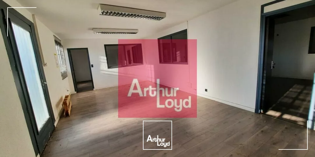 GERZAT A LOUER ENTREPOT 2400 M² - PARCELLE 10 000 M²