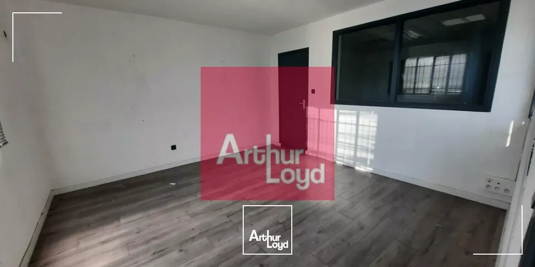 GERZAT A LOUER ENTREPOT 2400 M² - PARCELLE 10 000 M²