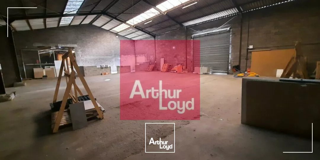 GERZAT A LOUER ENTREPOT 2400 M² - PARCELLE 10 000 M²