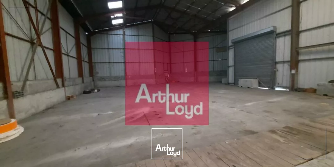 GERZAT A LOUER ENTREPOT 2400 M² - PARCELLE 10 000 M²