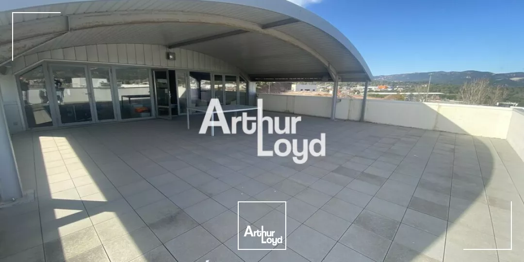 Fréjus - Bâtiment de 1410 m² à la location - Pôle Excellence Jean Louis