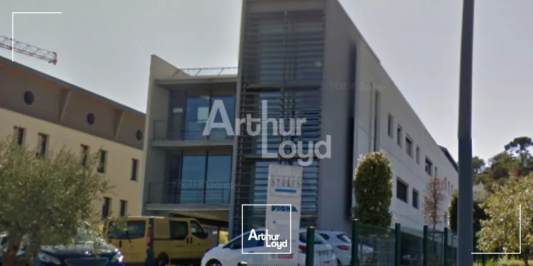 Fréjus - Bâtiment de 1410 m² à la location - Pôle Excellence Jean Louis