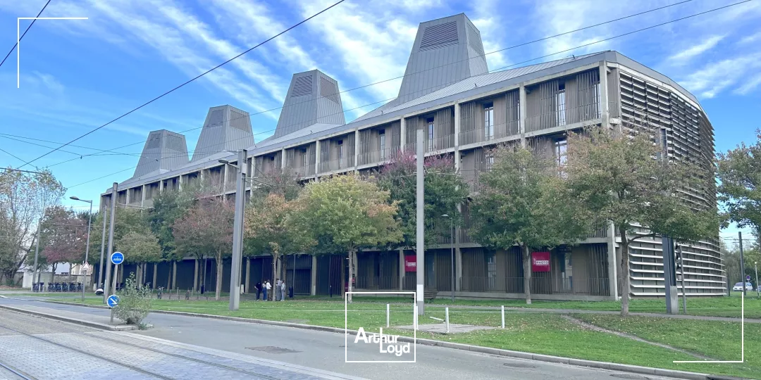 À louer - Bureaux à partir de 344 m² - Bordeaux Bassins à Flots