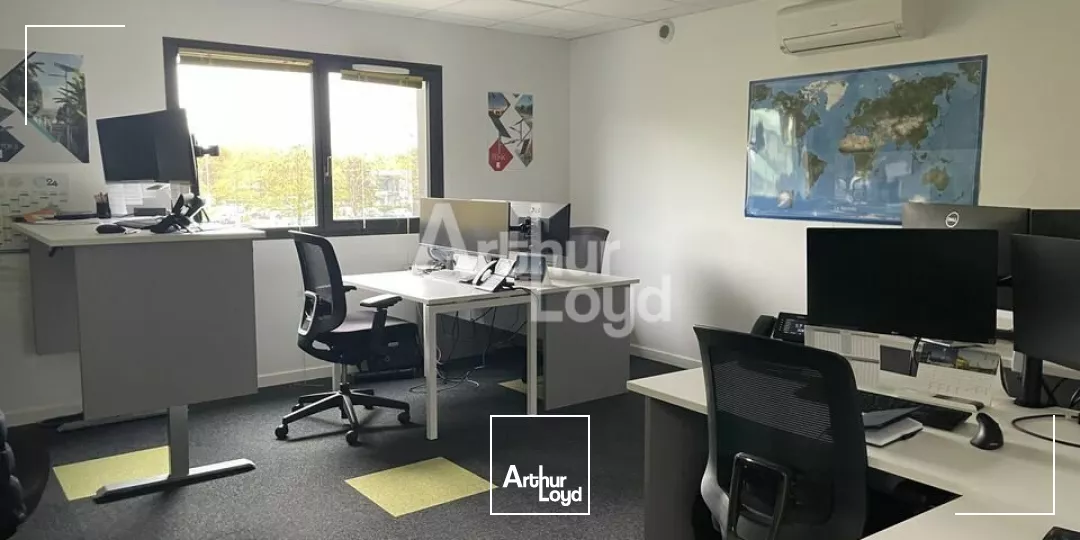 BEAUCOUZÉ LOCAL D'ACTIVITÉ 512 m² A LOUER