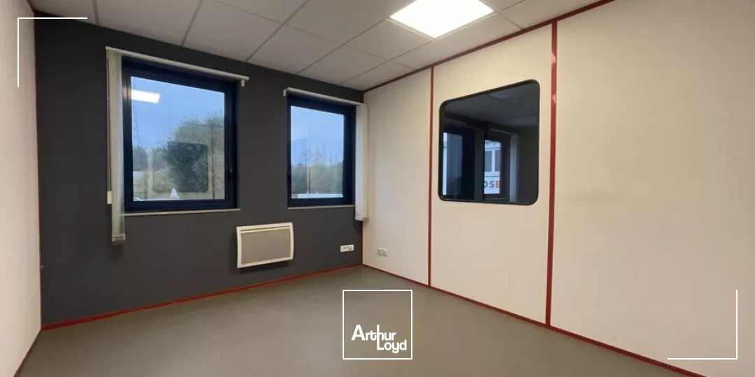 A LOUER - GONFREVILLE L'ORCHER - BUREAUX - 480 m² - 23 PLACES DE STATIONNEMENT 