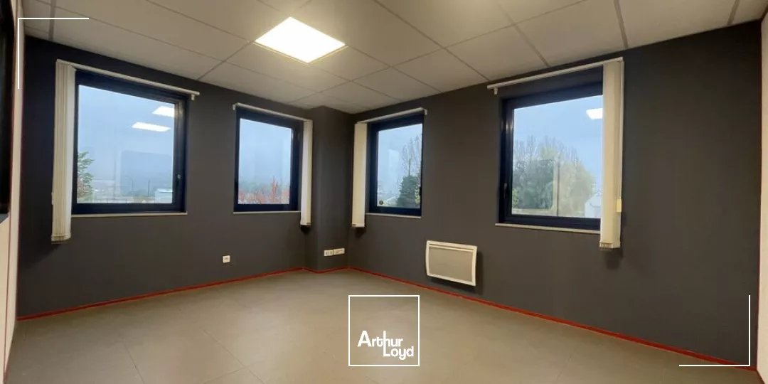 A LOUER - GONFREVILLE L'ORCHER - BUREAUX - 480 m² - 23 PLACES DE STATIONNEMENT 