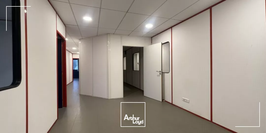 A LOUER - GONFREVILLE L'ORCHER - BUREAUX - 480 m² - 23 PLACES DE STATIONNEMENT 