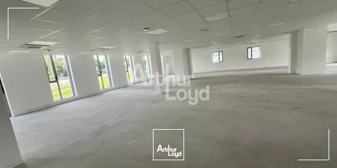 Idéalement situé avec visibilité rocade