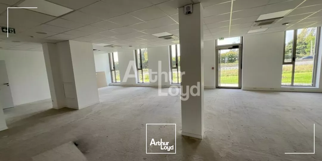 Idéalement situé avec visibilité rocade