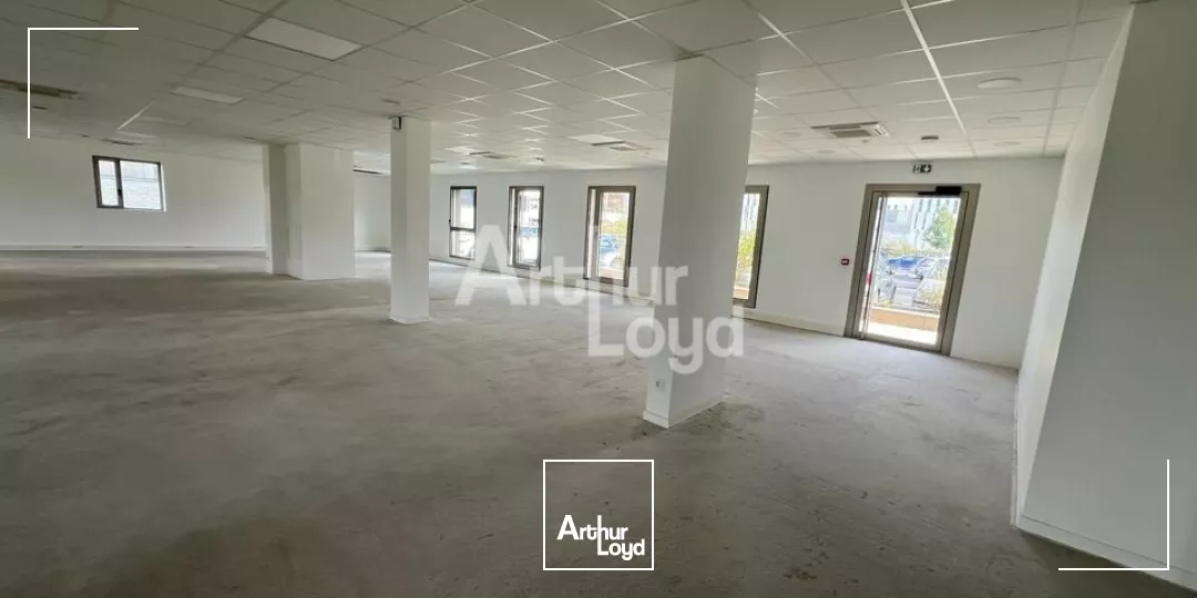 Idéalement situé avec visibilité rocade