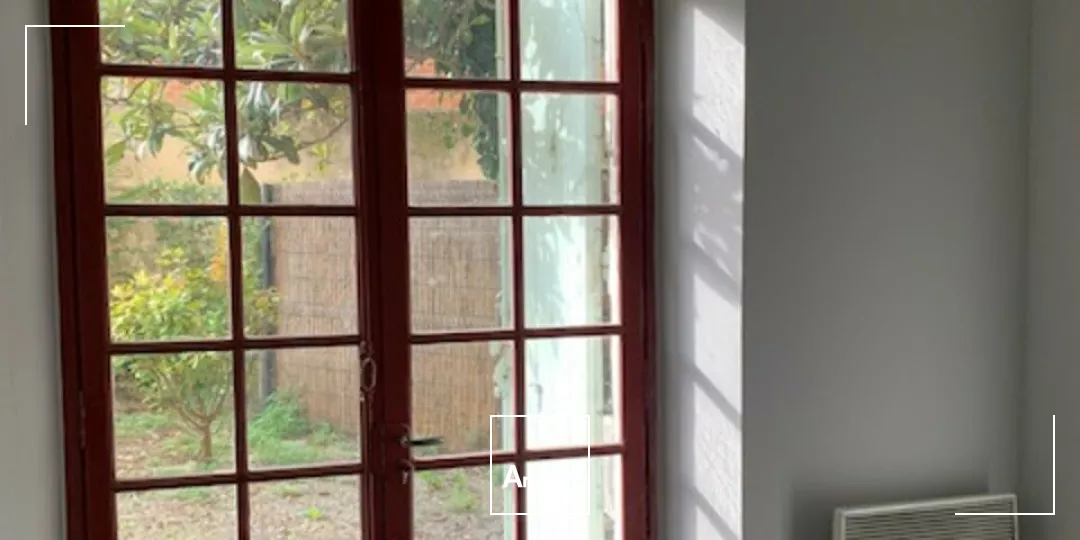 Carpentras centre ville, bureaux à vendre avec cours intérieure dans un immeuble de caractère