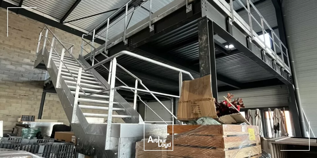 LOCAL D'ACTIVITE - ENTREPOT à LOUER de 680 m²