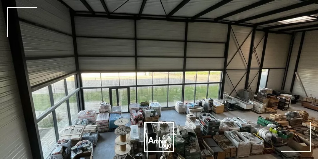 LOCAL D'ACTIVITE - ENTREPOT à LOUER de 680 m²