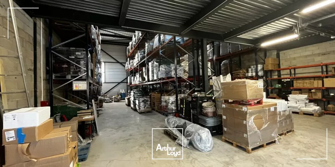 LOCAL D'ACTIVITE - ENTREPOT à LOUER de 680 m²