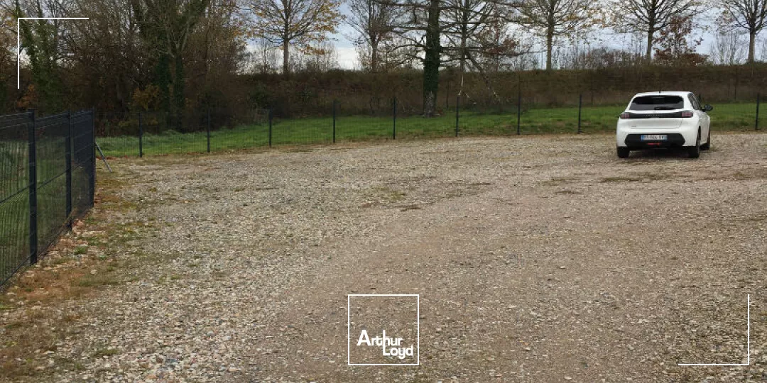 TERRAIN CONSTRUCTIBLE 2 min accès autoroute entre Limoges et Brive