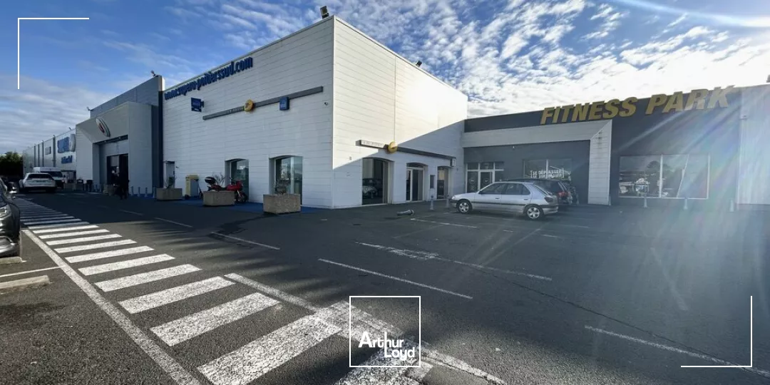 EMPLACEMENT DE CHOIX - À LOUER LOCAL COMMERCIAL - ZONE COMMERCIALE DE POITIERS SUD