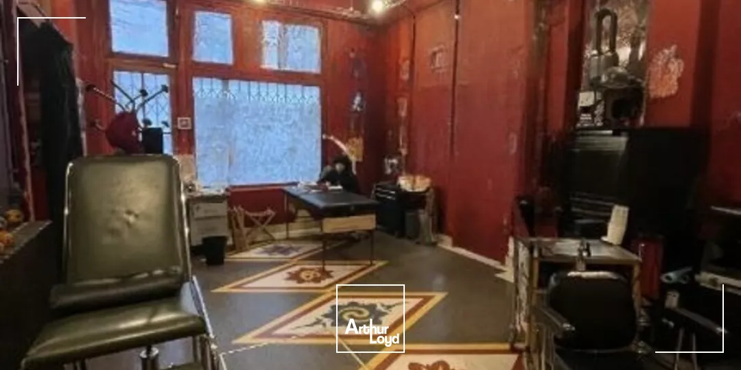 A LOUER REIMS CENTRE VILLE - LOCAL COMMERCIAL EN ANGLE DE RUE D'ENVIRON 100m2