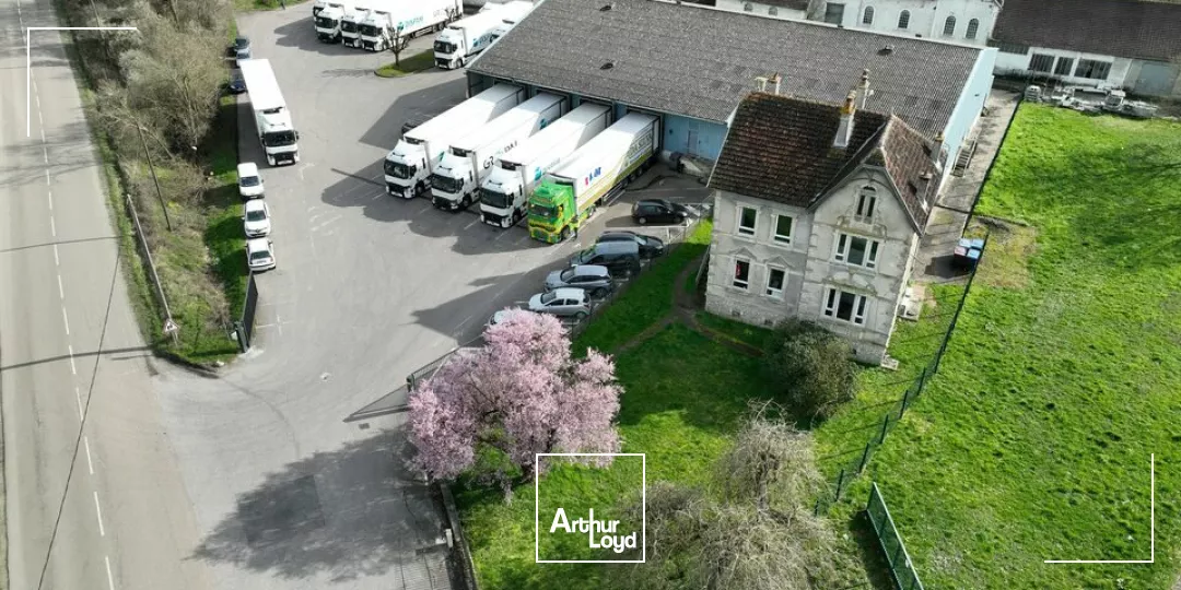 ENTREPOT - ATELIER à VENDRE de 1920 m²