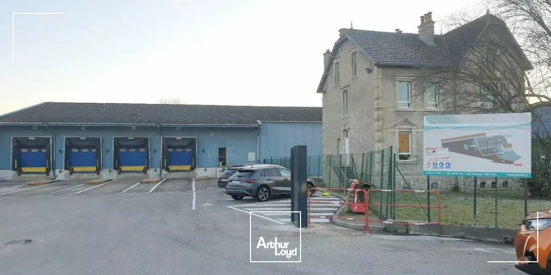ENTREPOT - ATELIER à VENDRE de 1920 m²