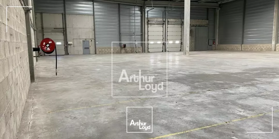 Belles cellules d' activité à louer - COMBS LA VILLE