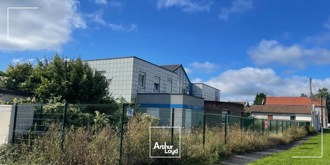 A VENDRE - BUREAUX ET ACTIVITÉ - 1738 M2 EN PLUSIEURS BÂTIMENTS - CHAUNY