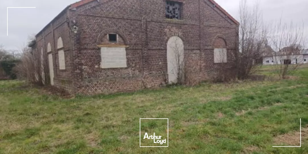 A VENDRE - BUREAUX ET ACTIVITÉ - 1738 M2 EN PLUSIEURS BÂTIMENTS - CHAUNY