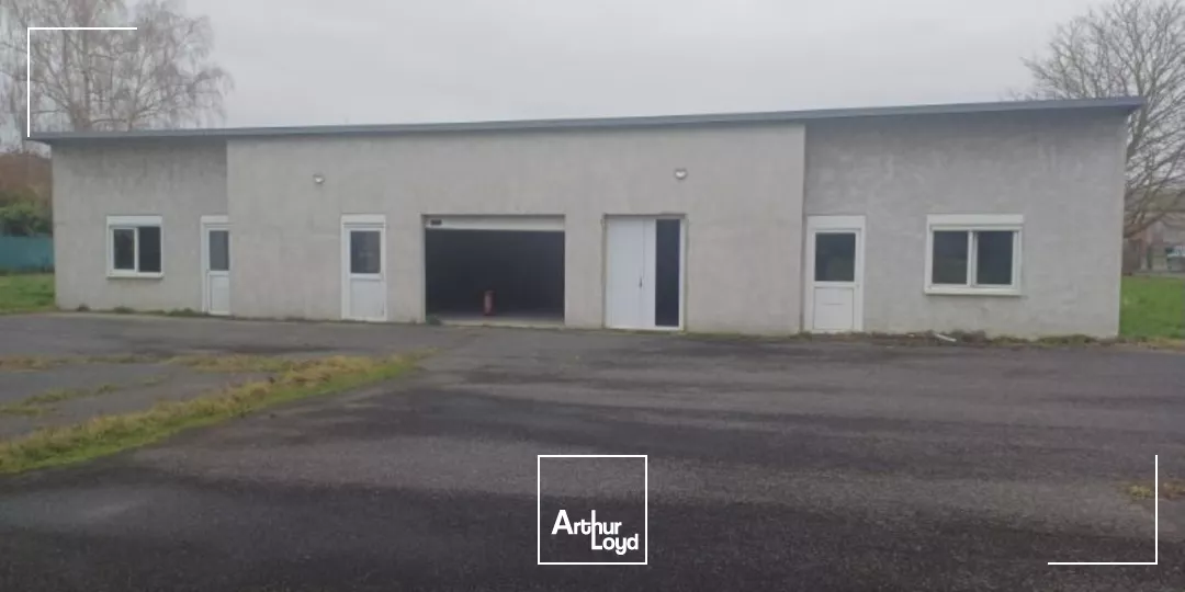 A VENDRE - BUREAUX ET ACTIVITÉ - 1738 M2 EN PLUSIEURS BÂTIMENTS - CHAUNY