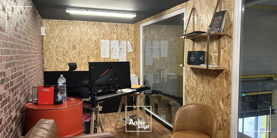 A LOUER - STOCKAGE - BUREAUX - 400 M2 - MONTOIR DE BRETAGNE - ATELIER - AIRBUS - 800 m2