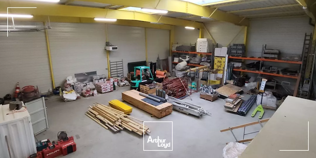A LOUER - STOCKAGE - BUREAUX - 400 M2 - MONTOIR DE BRETAGNE - ATELIER - AIRBUS - 800 m2