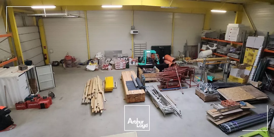 A LOUER - STOCKAGE - BUREAUX - 400 M2 - MONTOIR DE BRETAGNE - ATELIER - AIRBUS - 800 m2