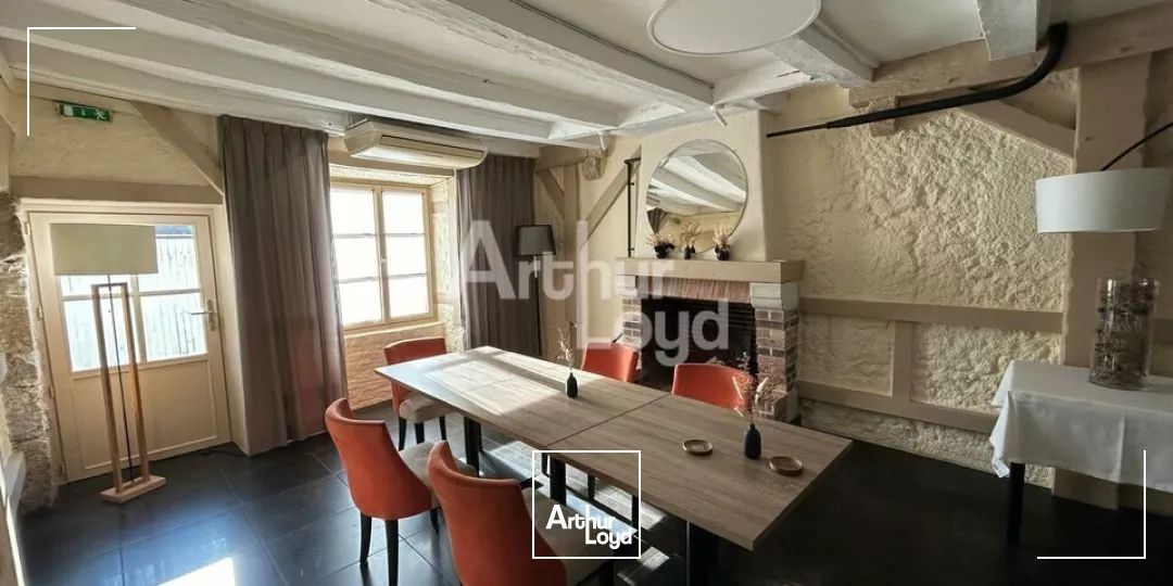 CELLETTES - LOCATION LOCAL COMMERCIAL DE 231 M² - AXE PASSANT