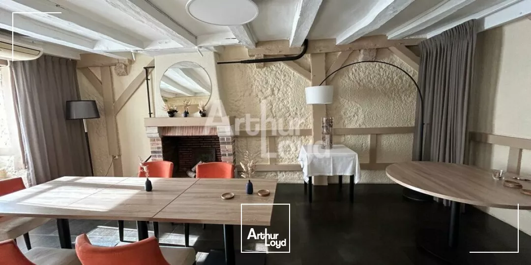 CELLETTES - LOCATION LOCAL COMMERCIAL DE 231 M² - AXE PASSANT