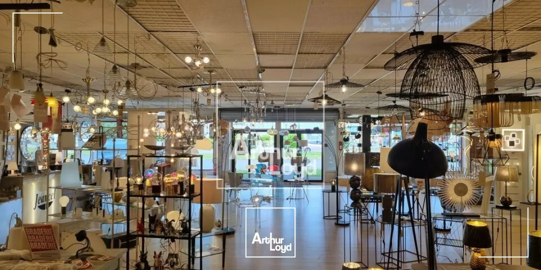 Belle surface commerciale en Retail Park à louer